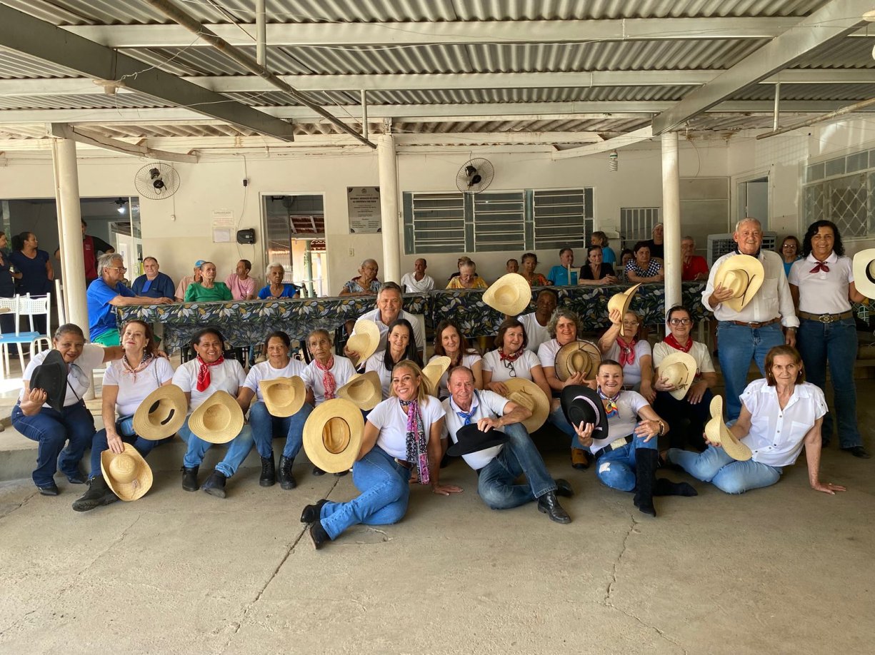 Turma de Catira melhor idade - CRAS IRAPUÃ